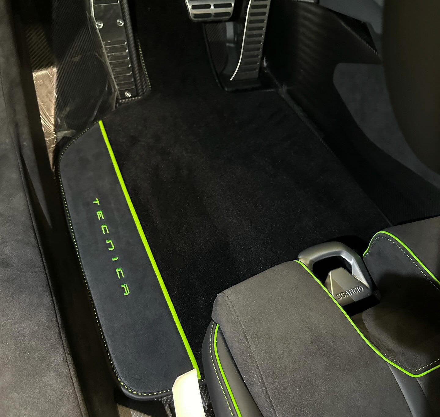 Lamborghini Huracan Tecnica Floor Mats - AutoWin